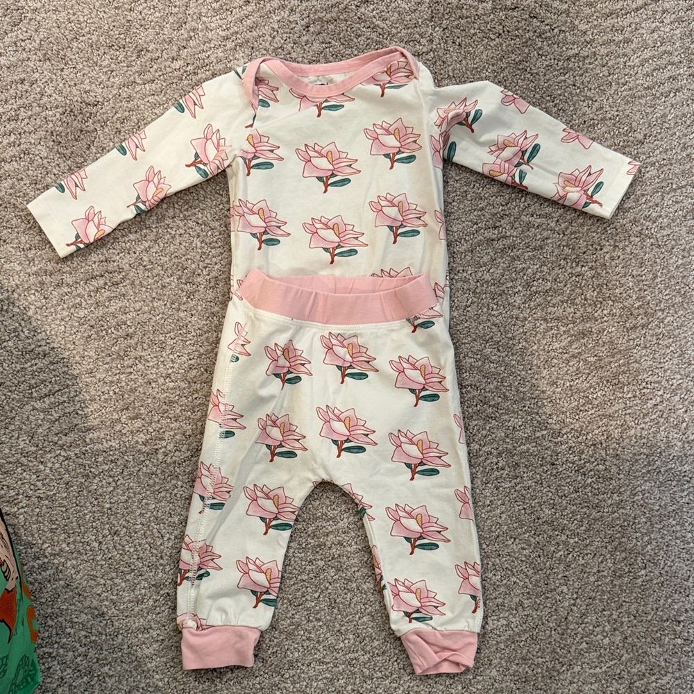 Monica and Andy Pink Floral magnolia Kids two-Piece set 9-12 mo